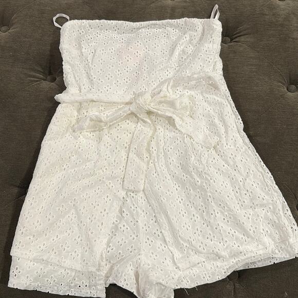 missguided broderie bandeau wrap over playsuit size 8 NWT - Picture 2 of 5